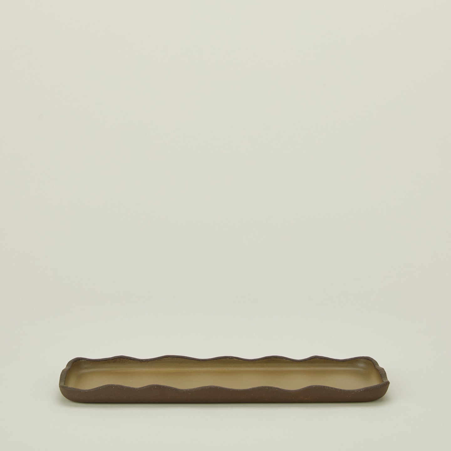 Stoneware wavy tray in olive