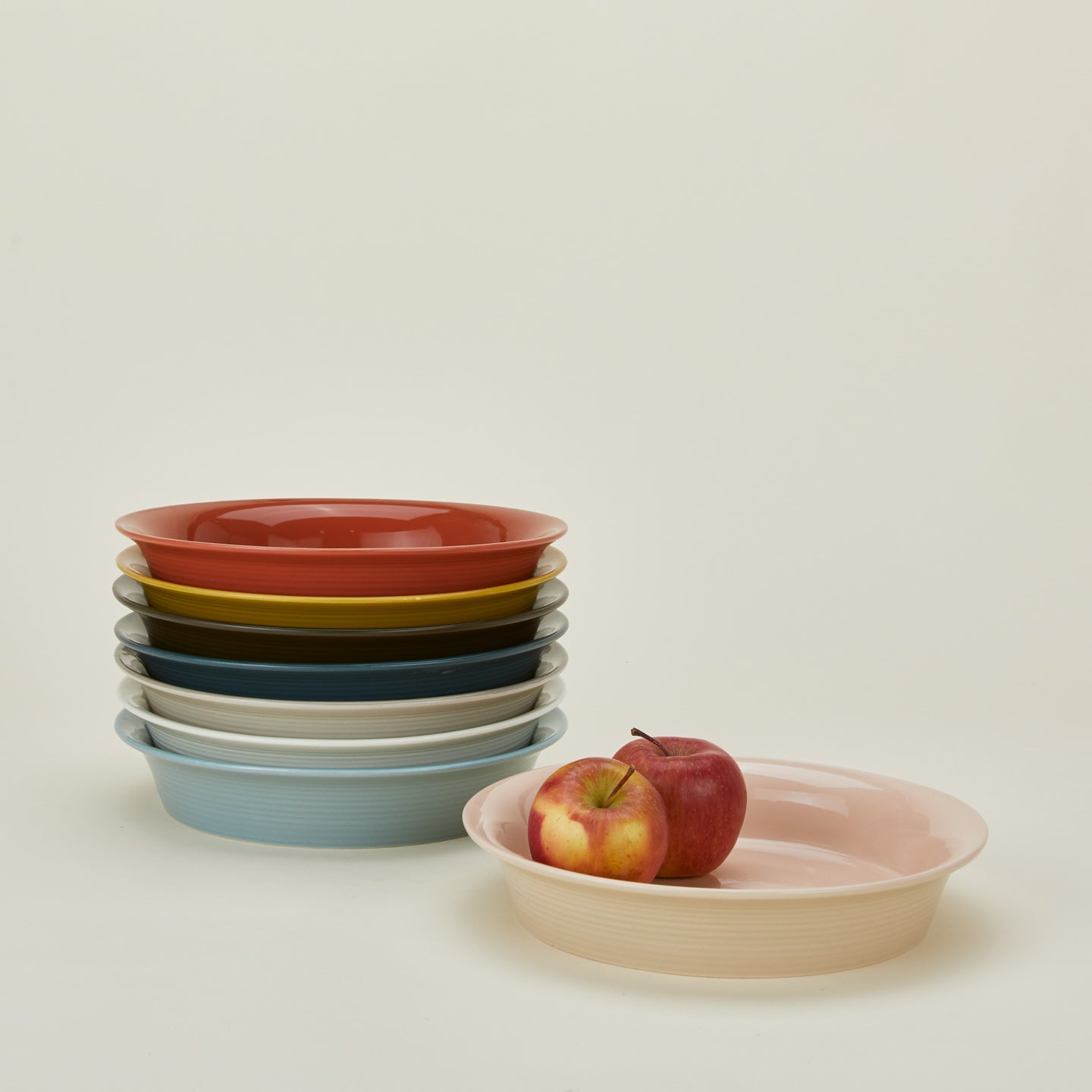 Essential pie dishes in various colors