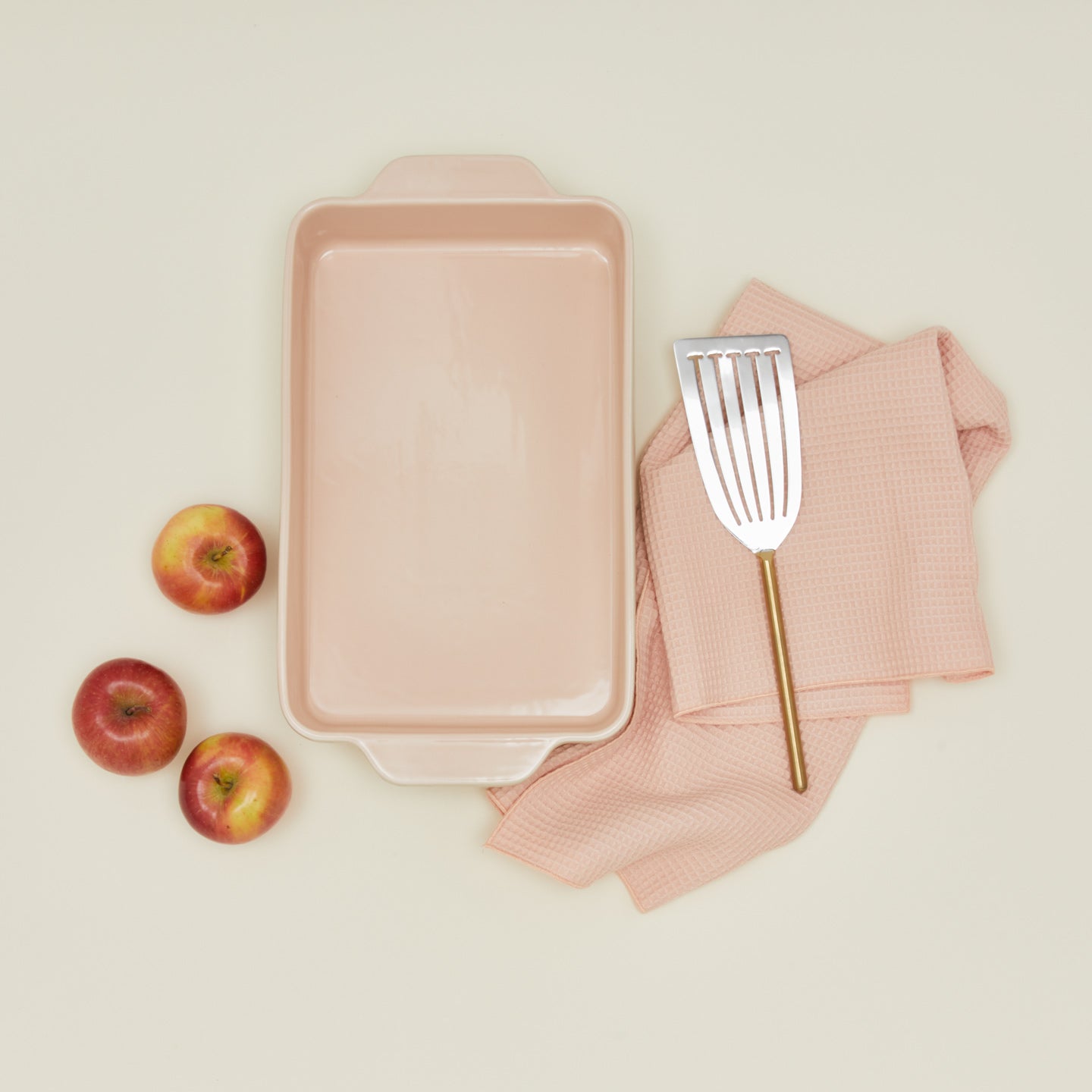 9x13 bakeware in blush with apples dish towel and spatula