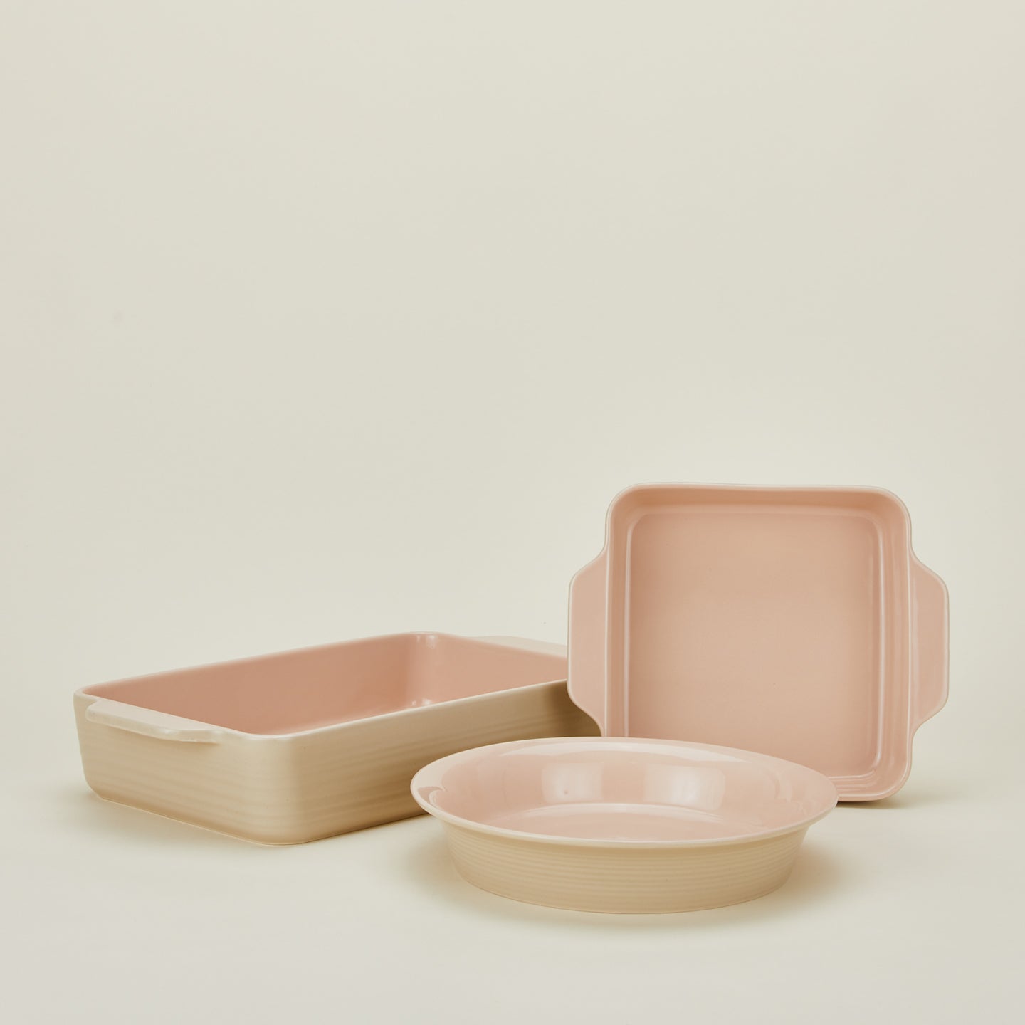 Essential bakeware family in blush