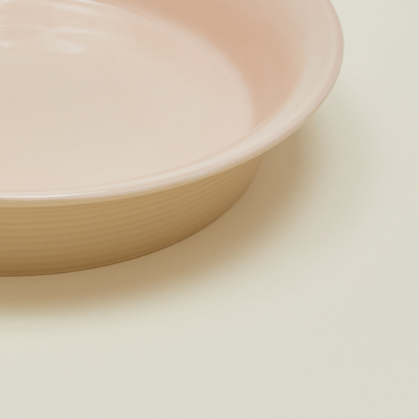 Detailed view of Essential pie dish in blush
