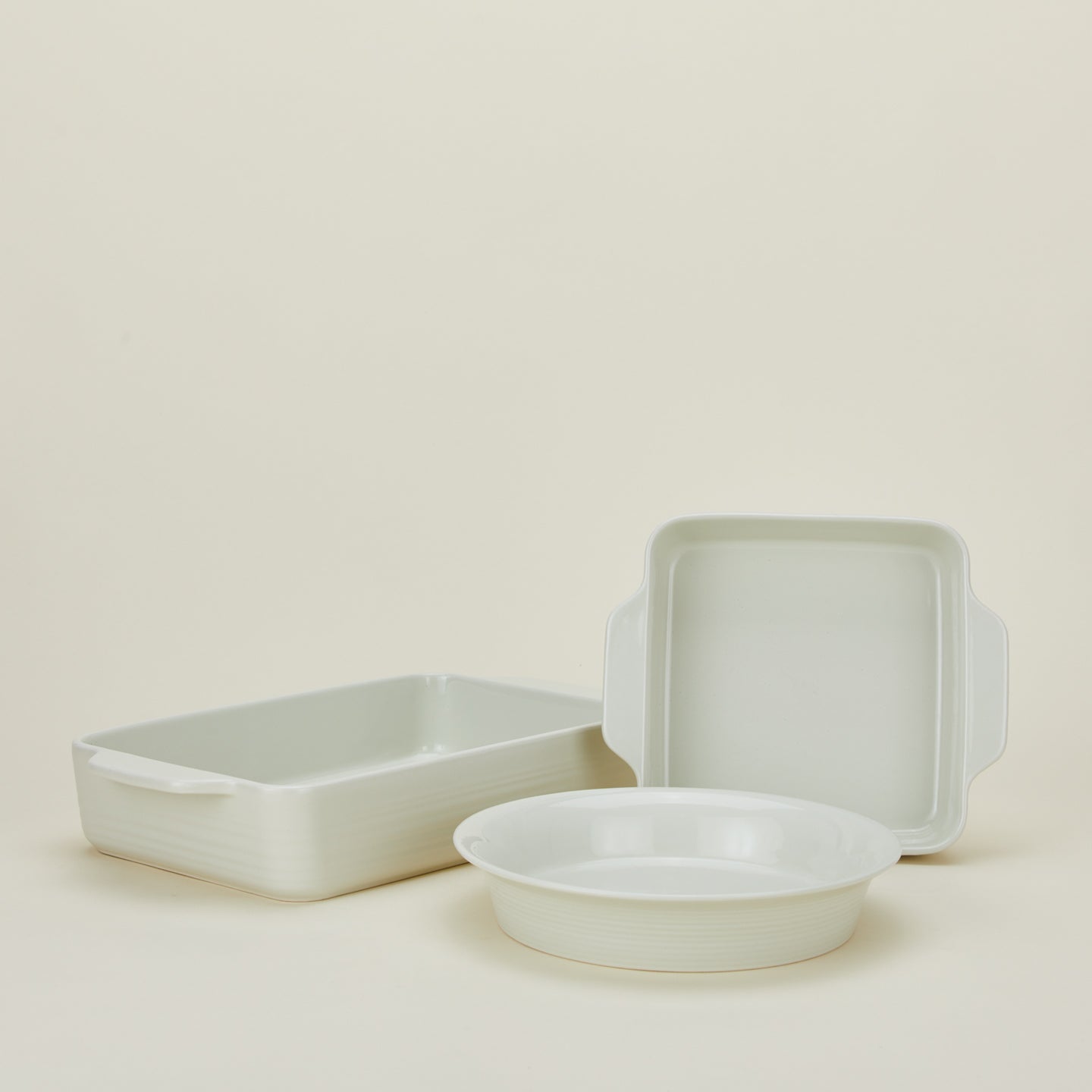 Essential bakeware family in bone