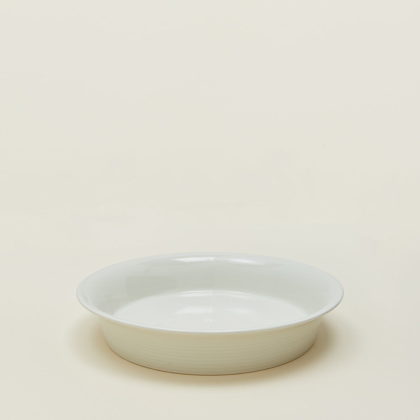 Essential pie dish in bone