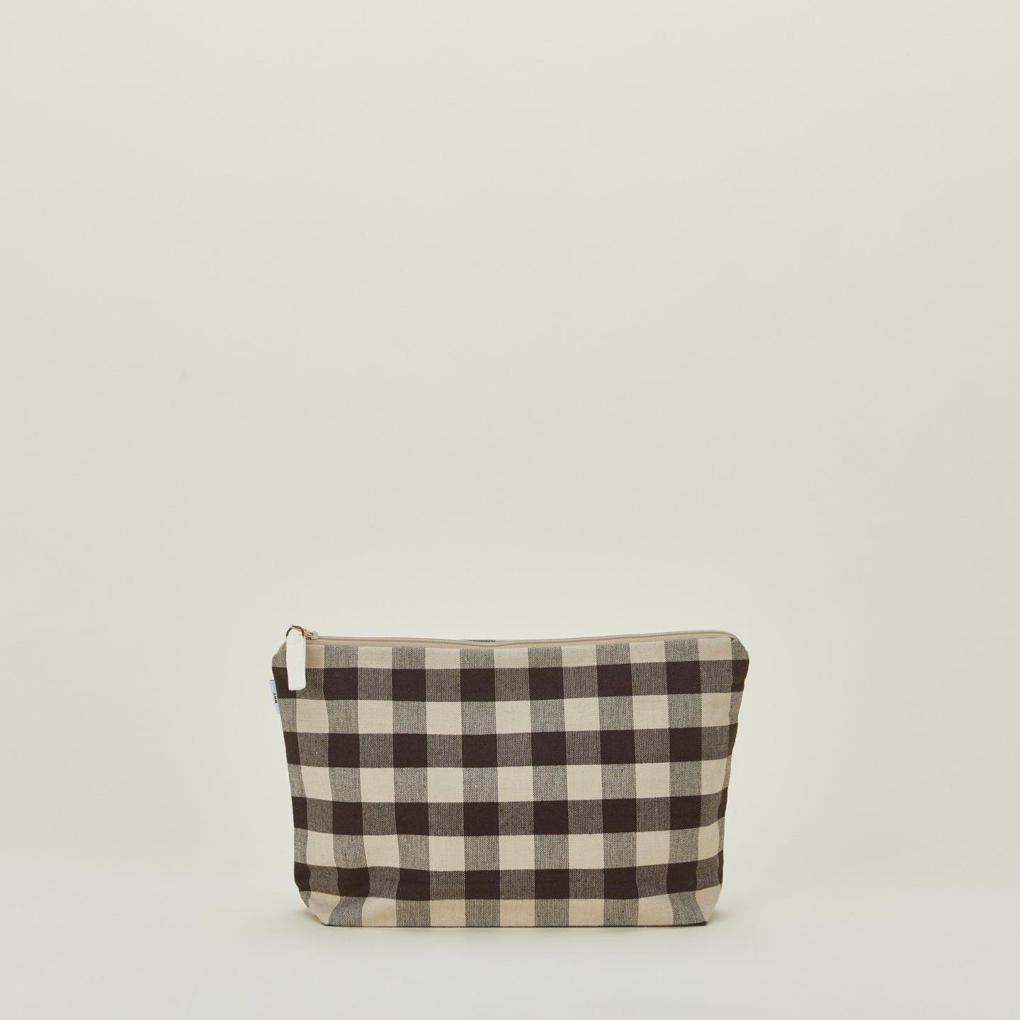 Large essential gingham pouch in light grey and black