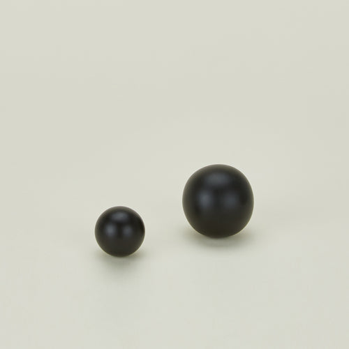 Small and large sphere knob in Black.