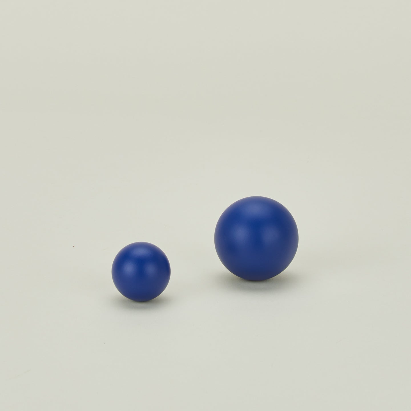 Large and small essential sphere knobs in klein blue