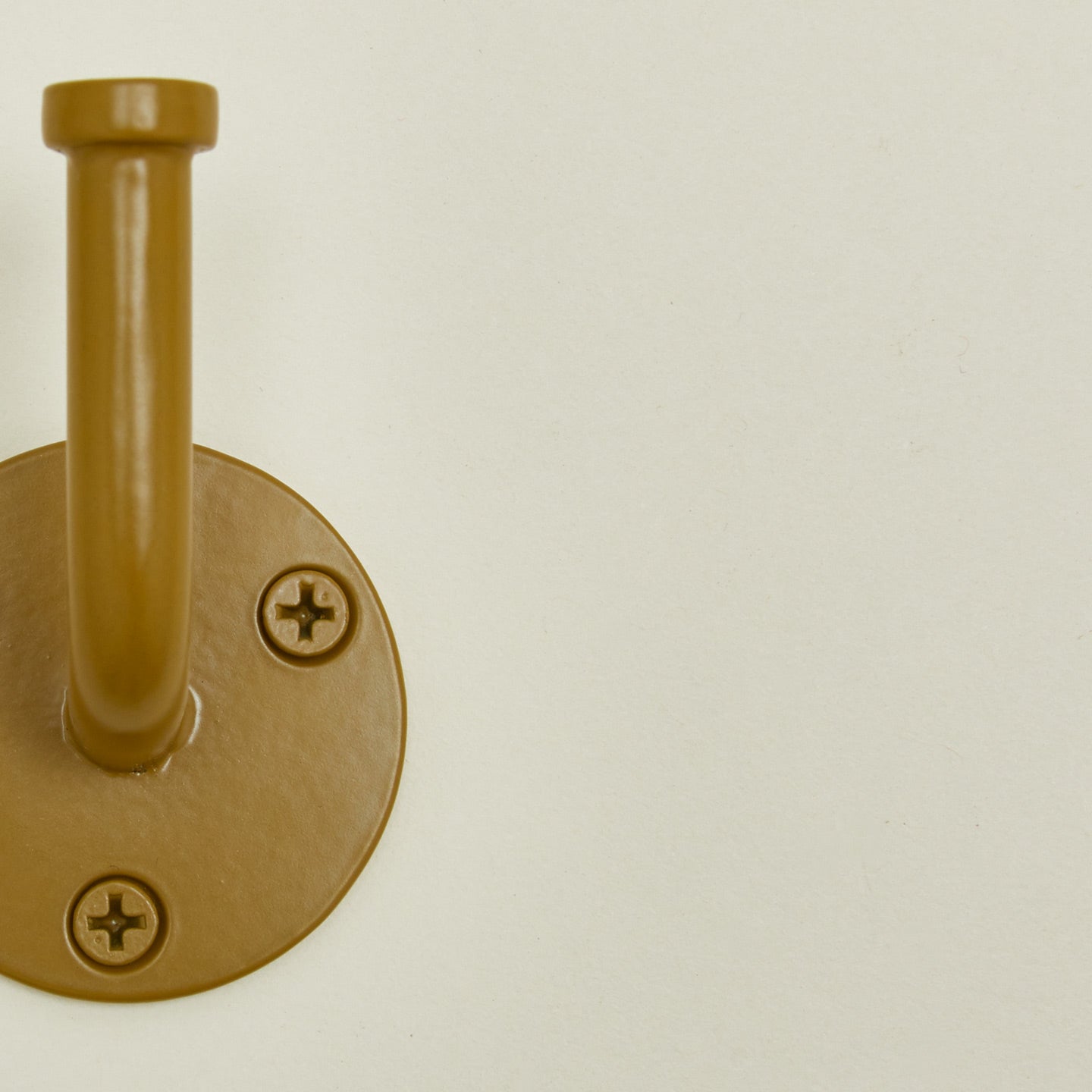 Detailed view of Essential hook in mustard
