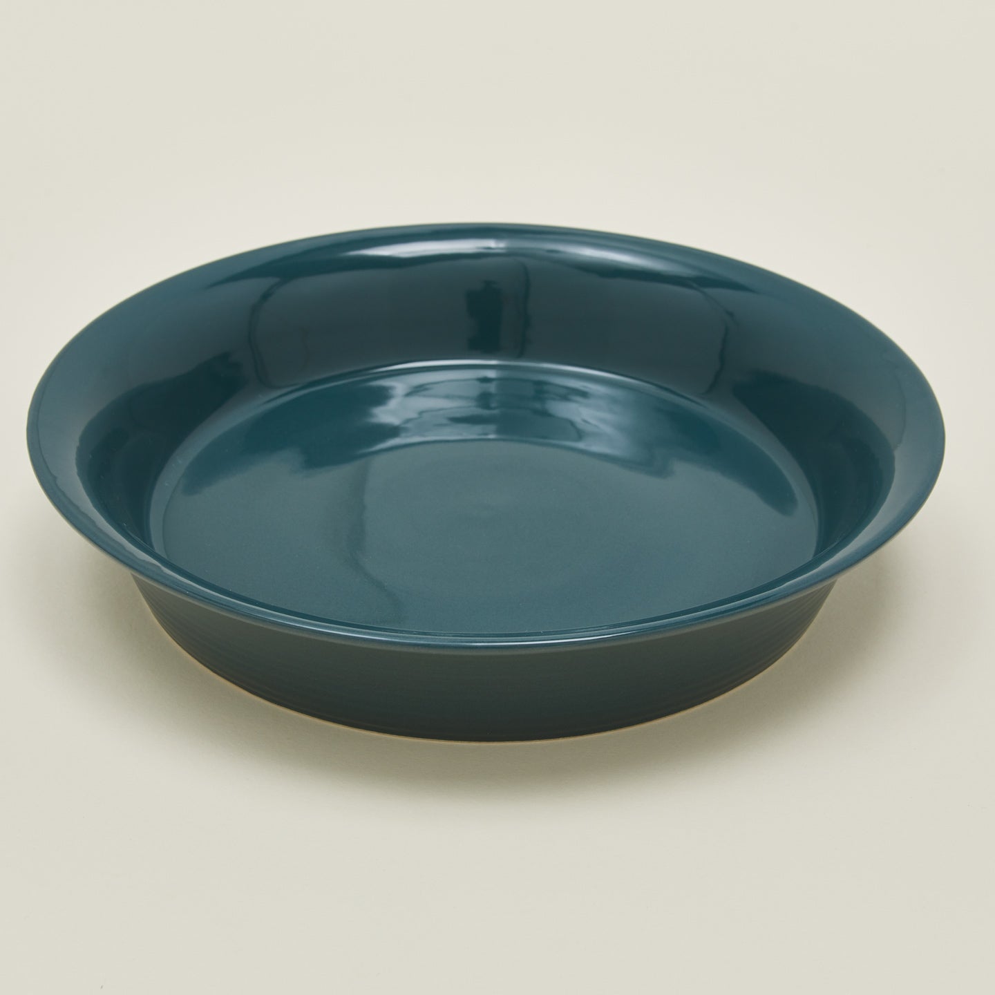 Detailed view of Essential pie dish in peacock