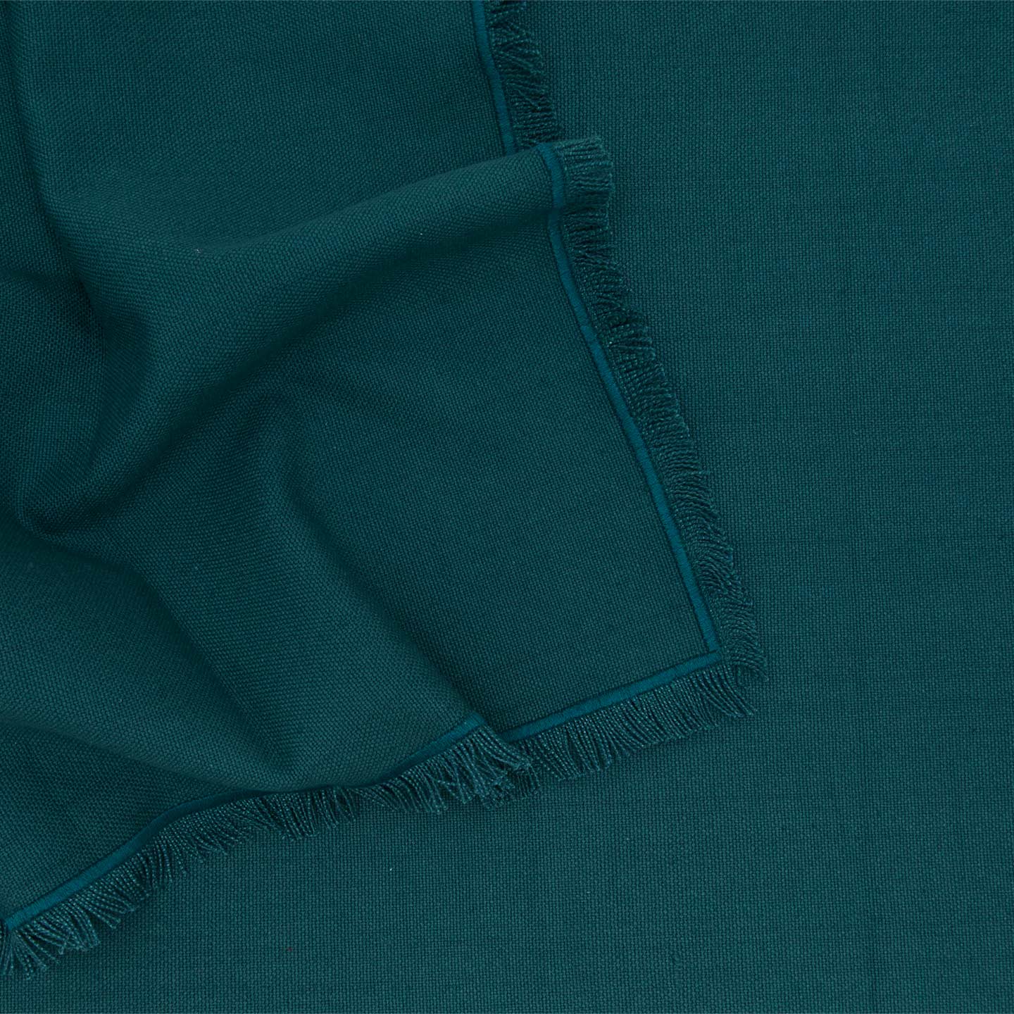 Detailed view of Essential peacock runner
