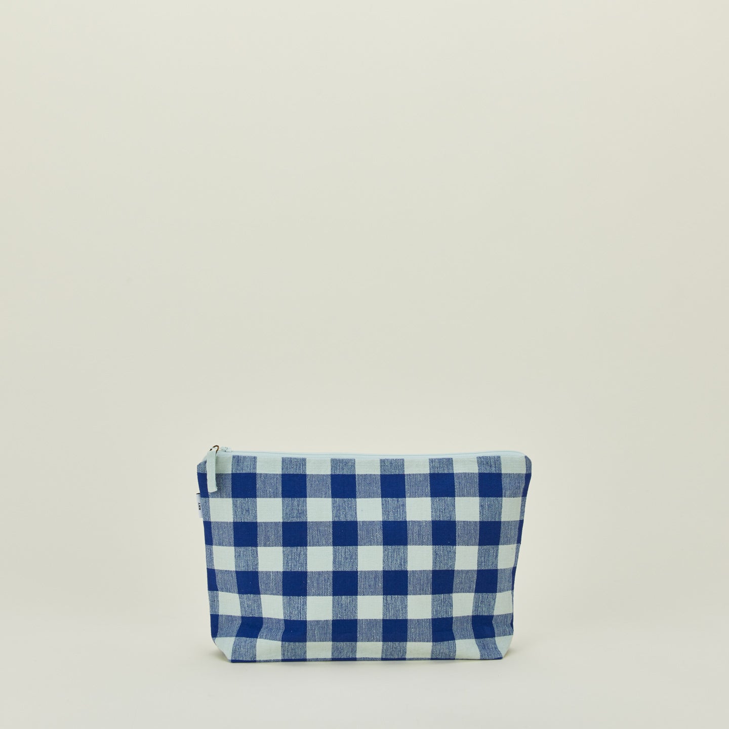 Large essential gingham pouch in sky and blue