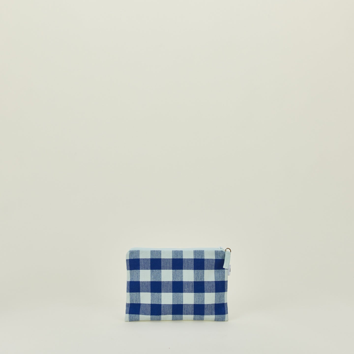 Small essential gingham pouch in sky and blue