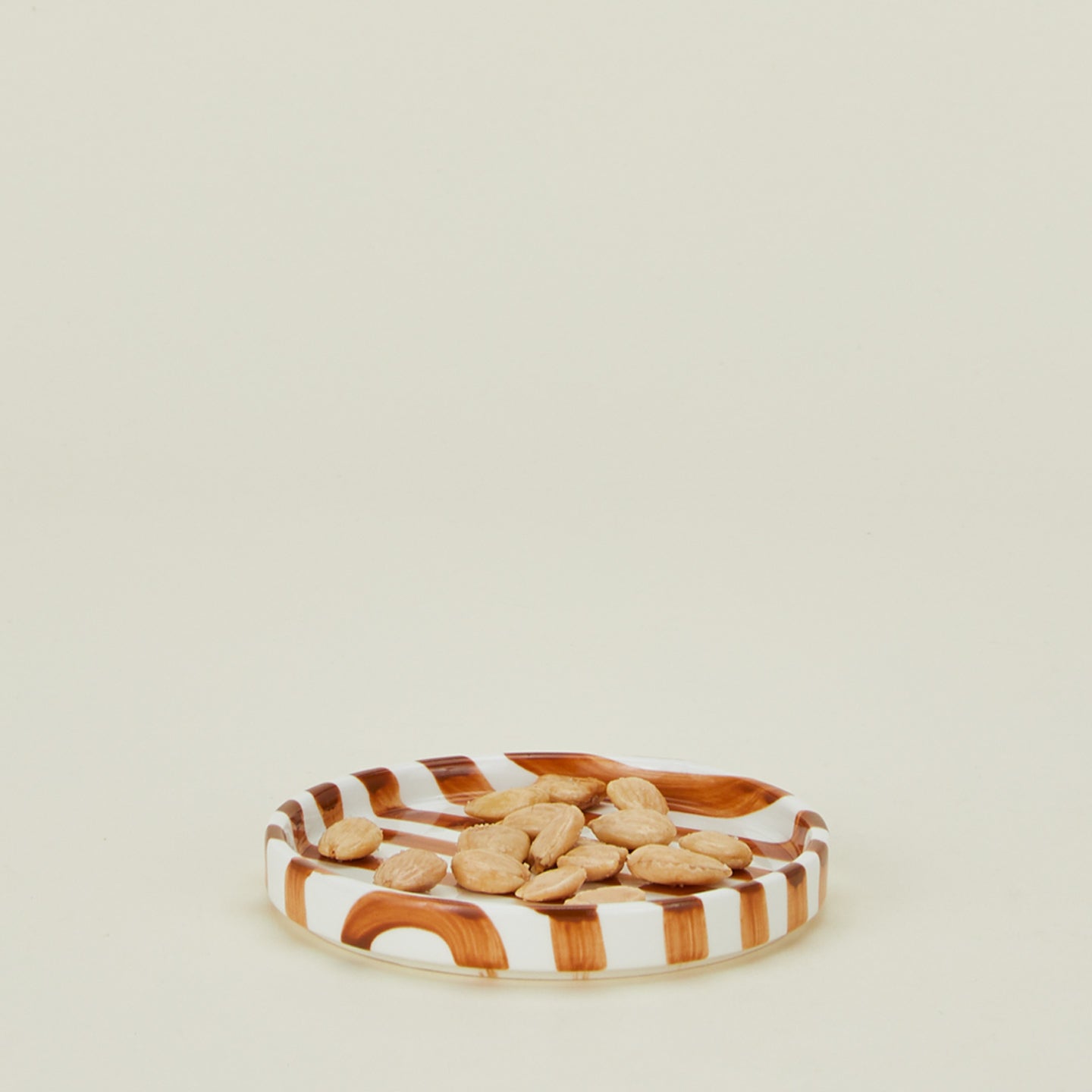 Fodory brown striped salad plate with nuts