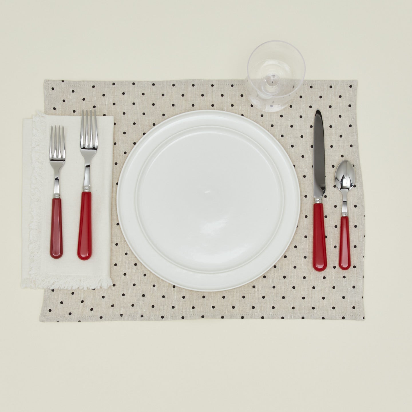 Dot linen placemat with place setting