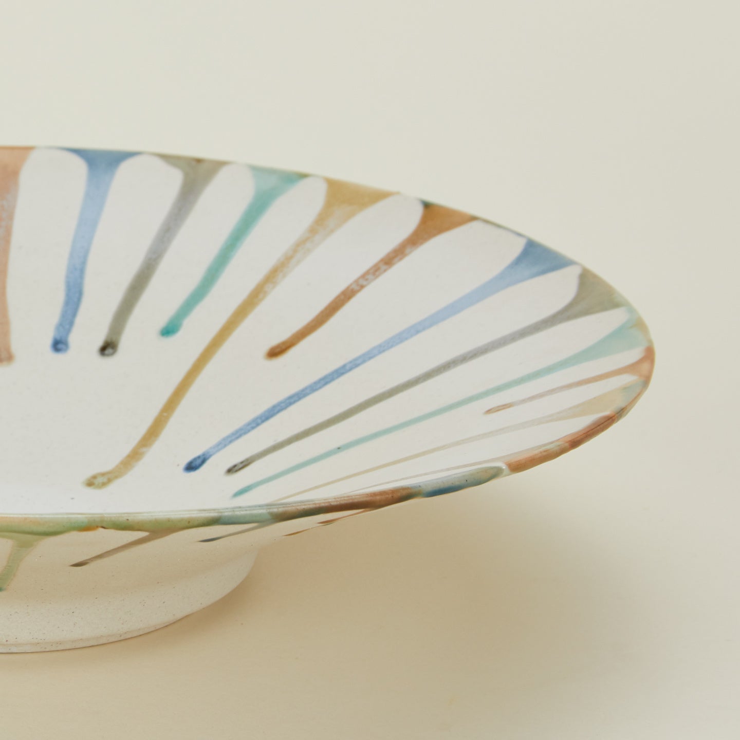 Detailed view of Painter's drip bowl