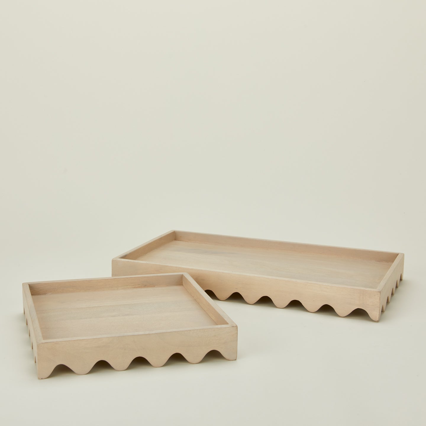 Scallop tray family