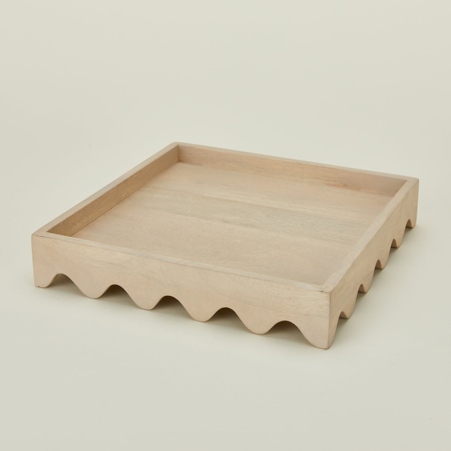 Detailed view of Square scallop tray