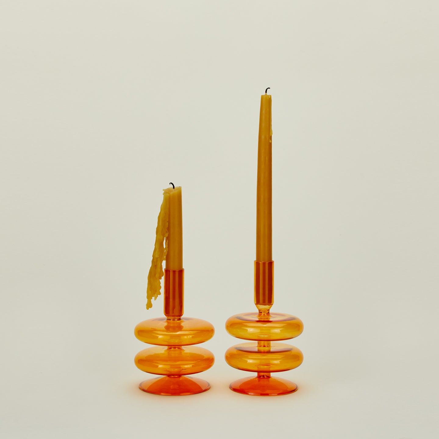 Bubble candle holder in amber with tapers 