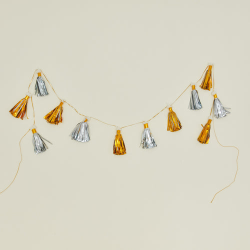 Parcel metallic tassel garland