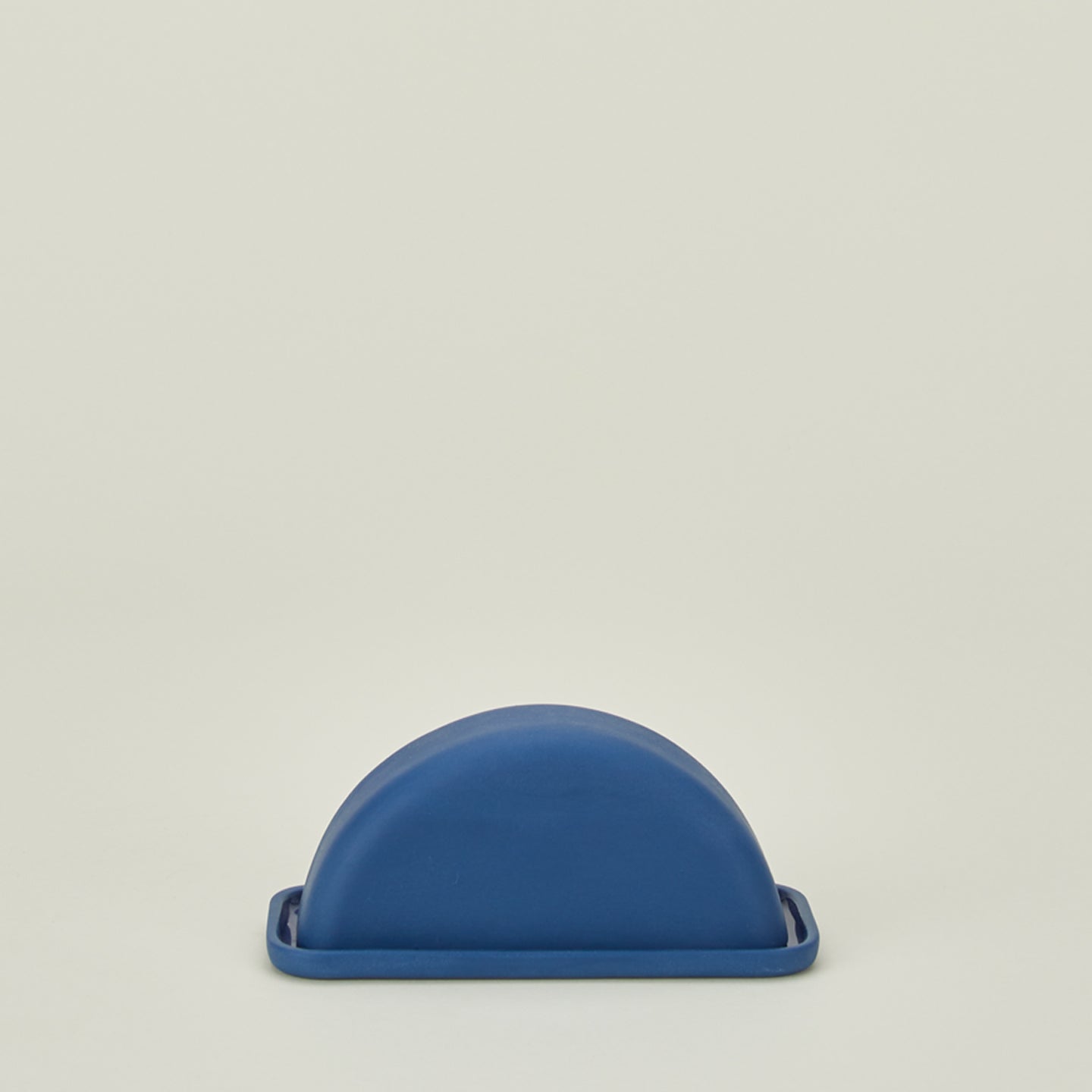 Curve butter dish in azure