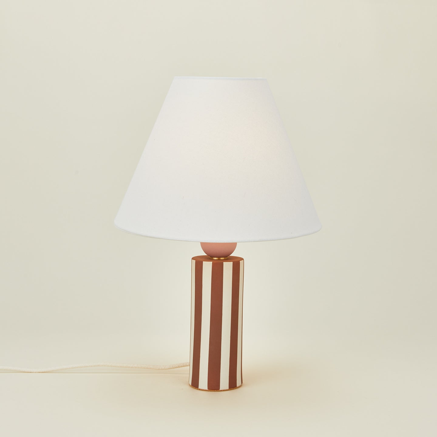 Pillar table lamp with brick stripe