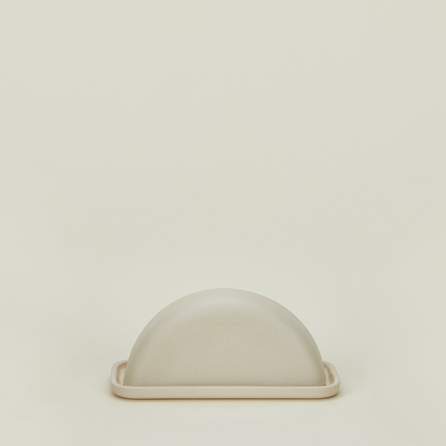 Curve butter dish in natural