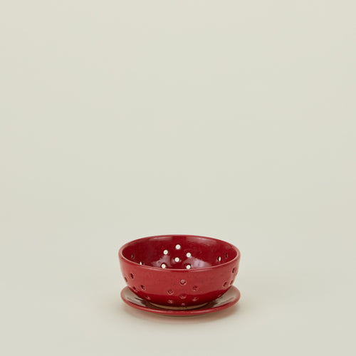 Stoneware berry bowl in Coral.
