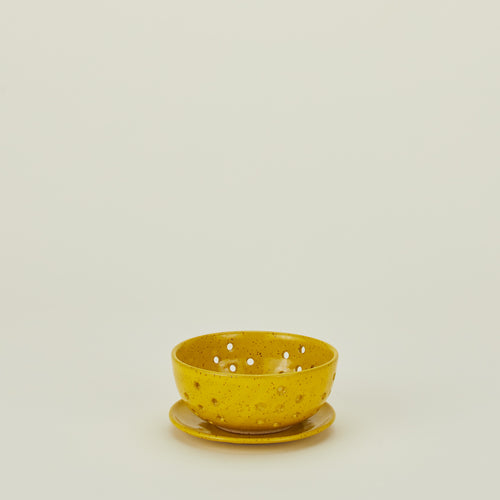Stoneware berry bowl in Yellow.
