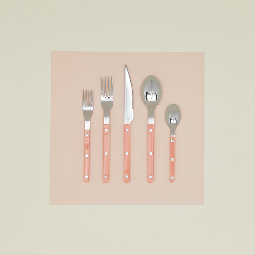 Bistrot Flatware in nude pink.