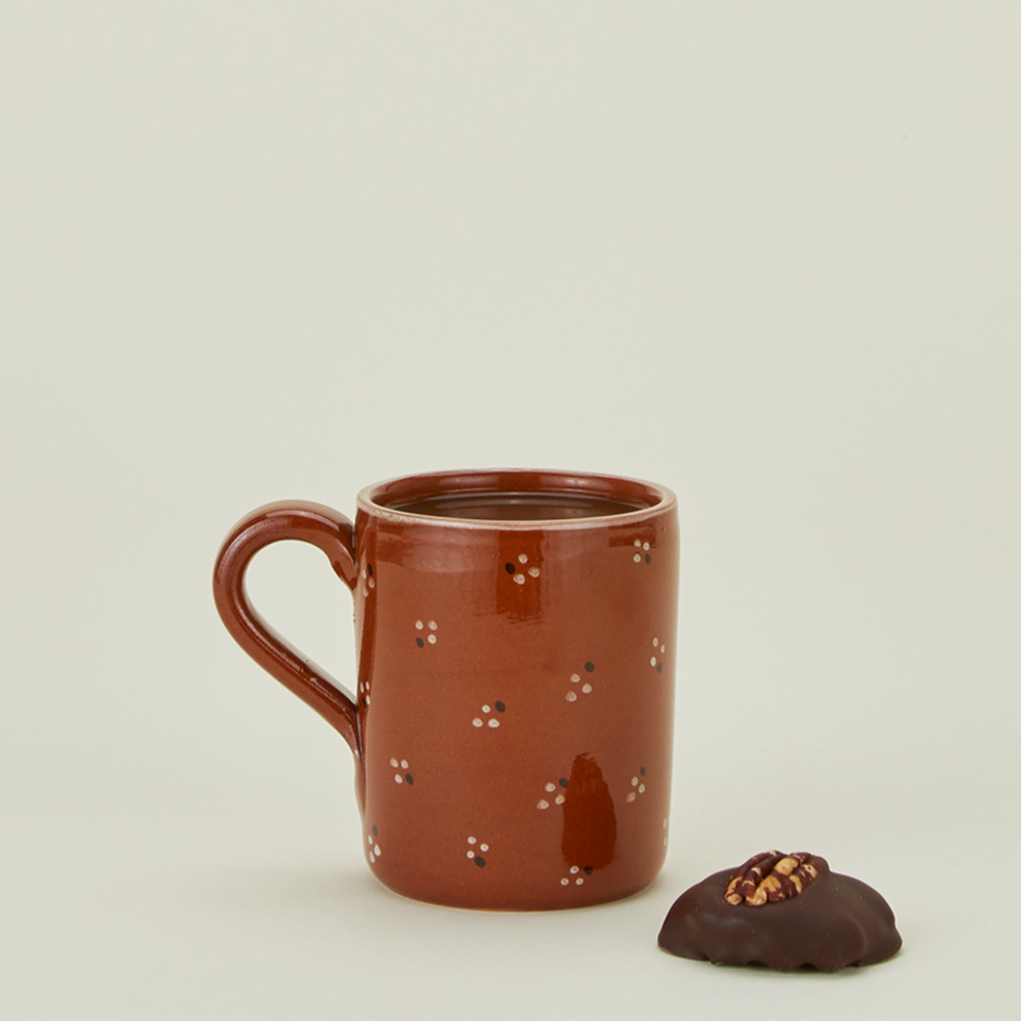 Dotty mug with praline