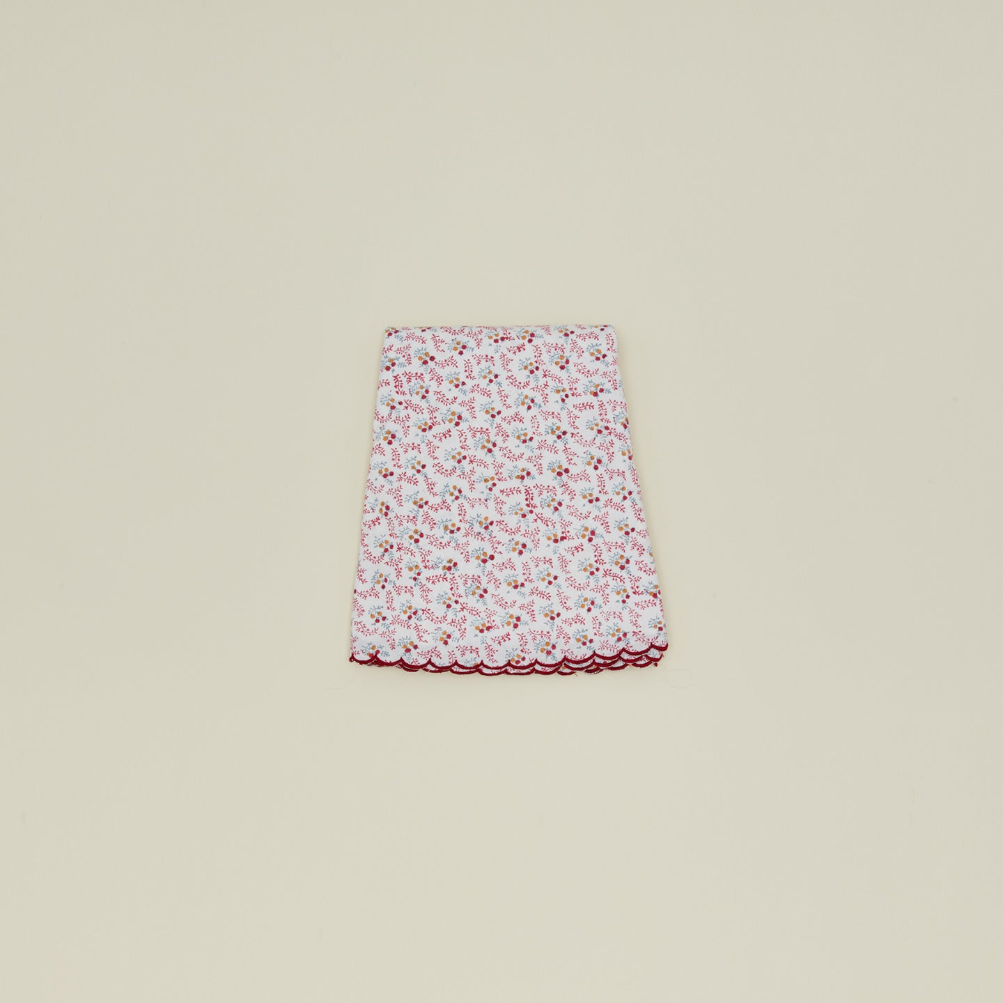 Round little flowers tablecloth in maroon