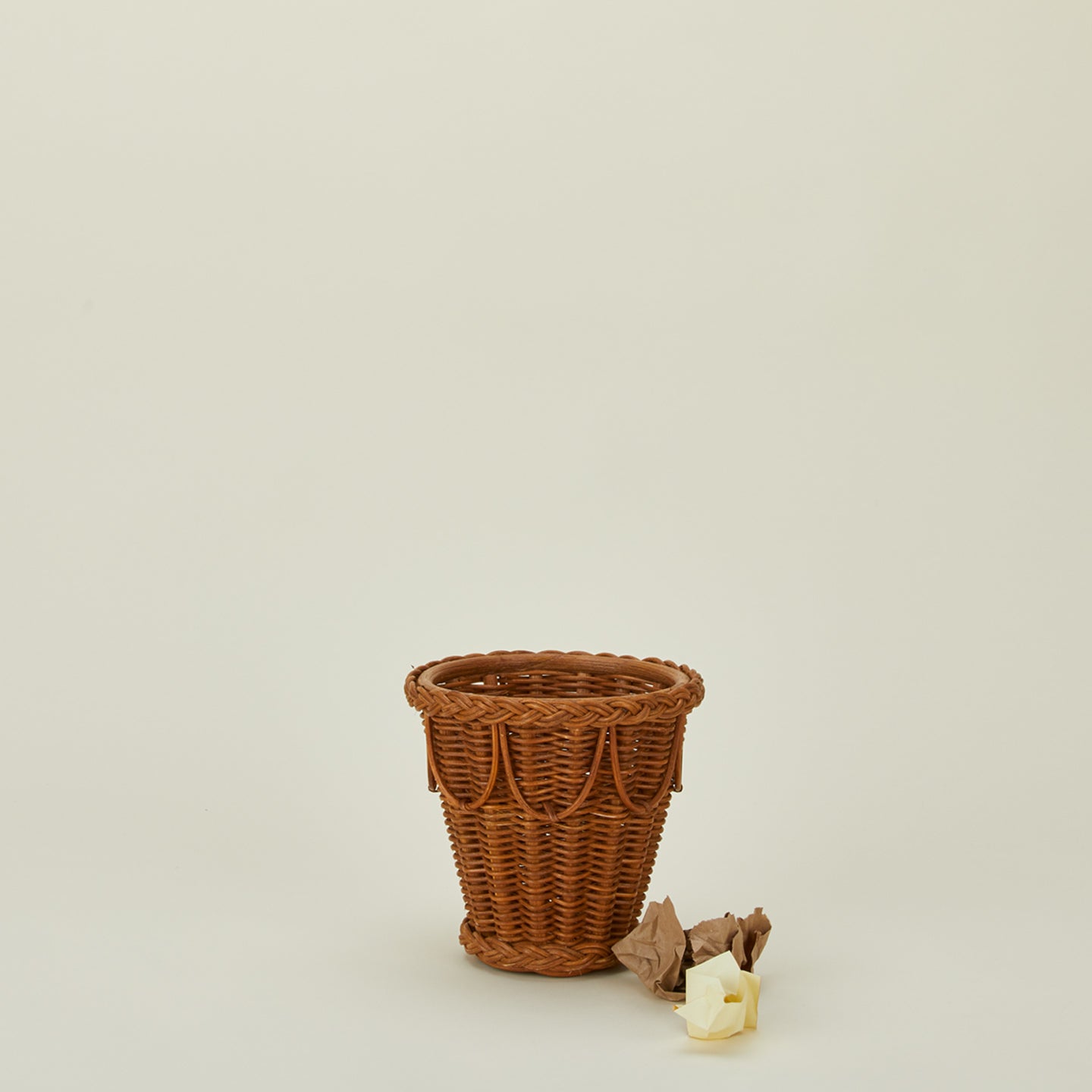 Small Pinet Pot with refuse