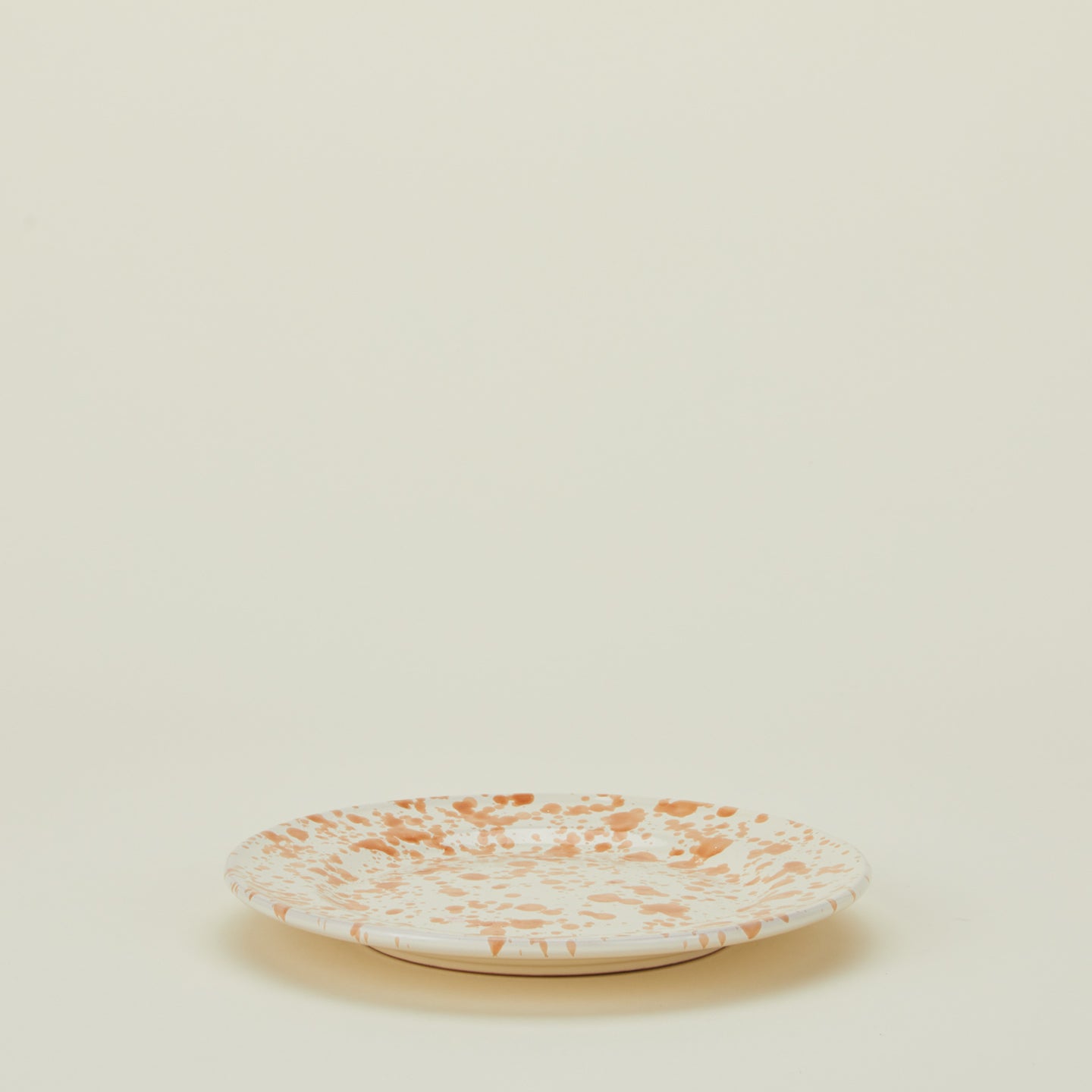 Splatter dinner plate in tan and ivory