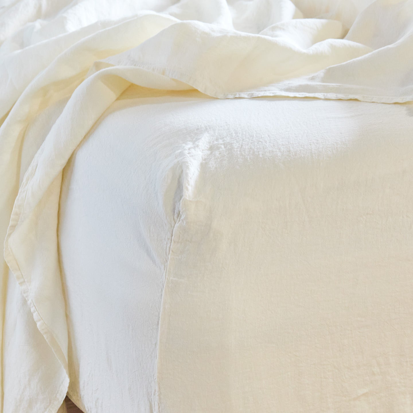 Simple Linen Fitted Sheet - Ivory – Hawkins New York