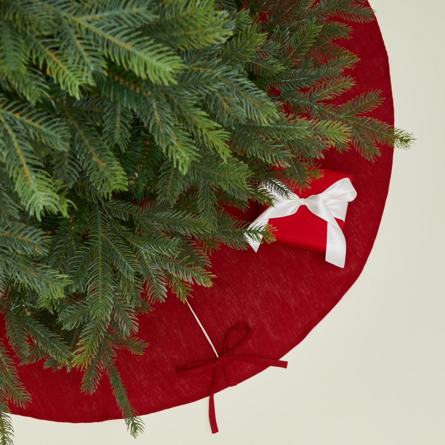 Simple linen tree skirt in red