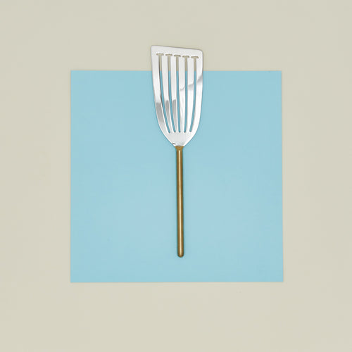 Simple metal fish spatula in brass