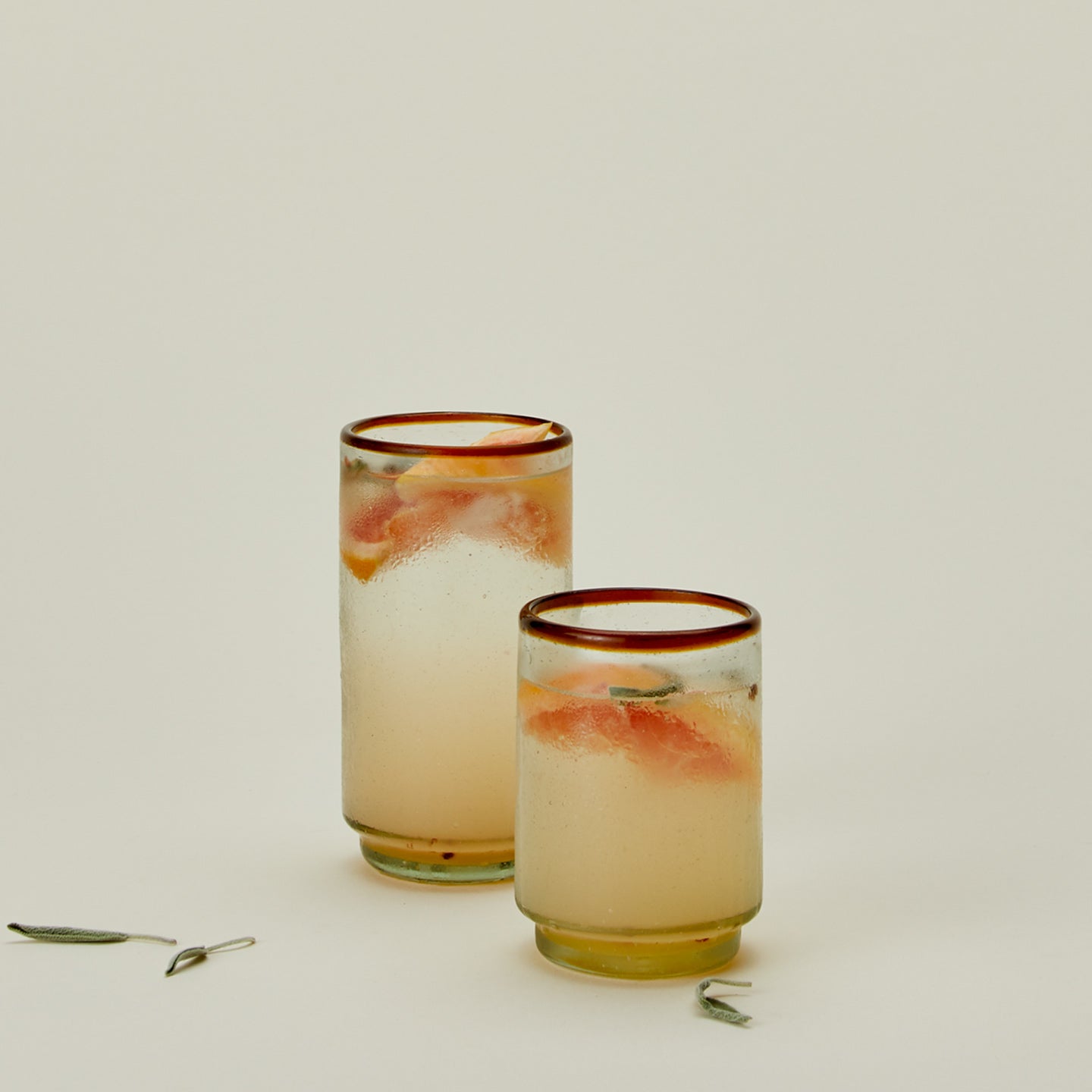 Sobremesa amber rim glasses