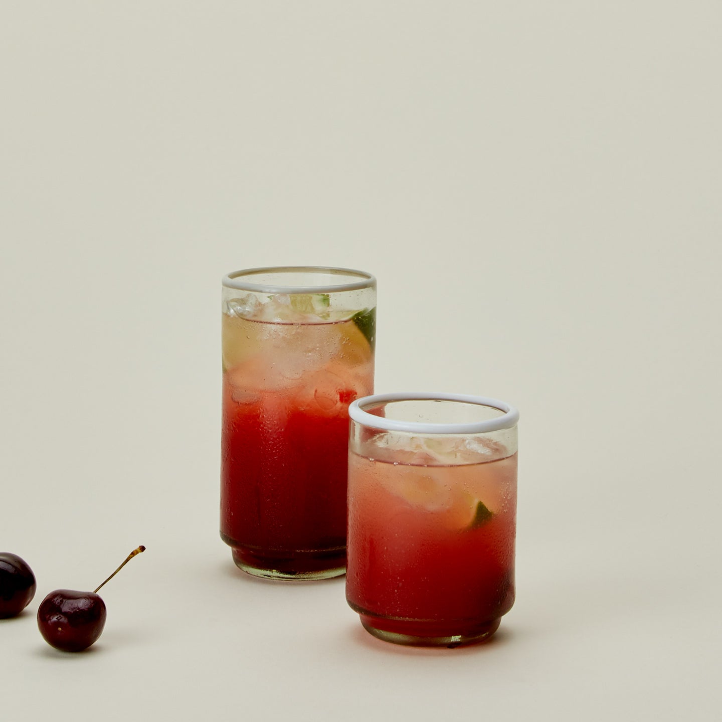 Sobremesa white rim glasses
