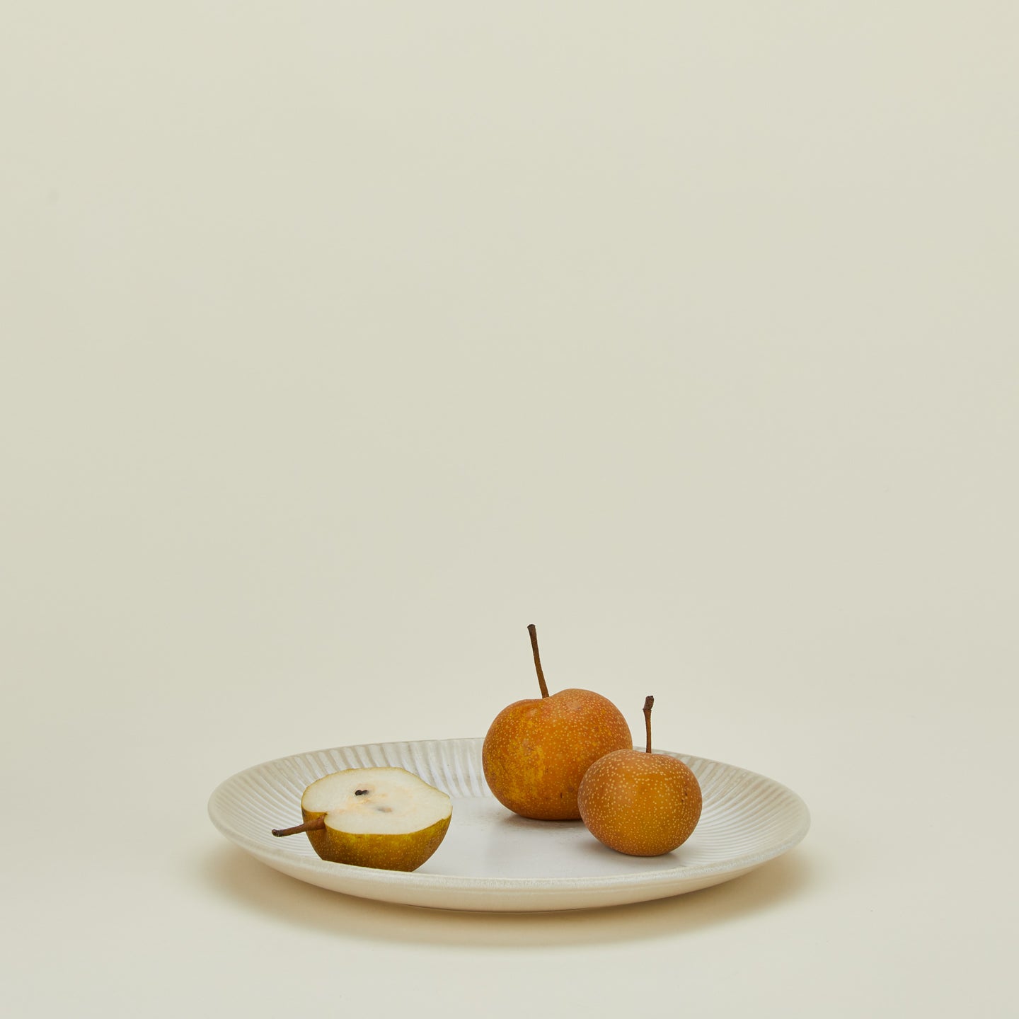Granada Dinner Plate with pears
