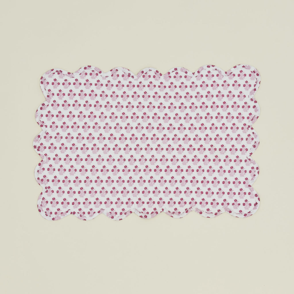 Abigail Scalloped Quilted Placemat