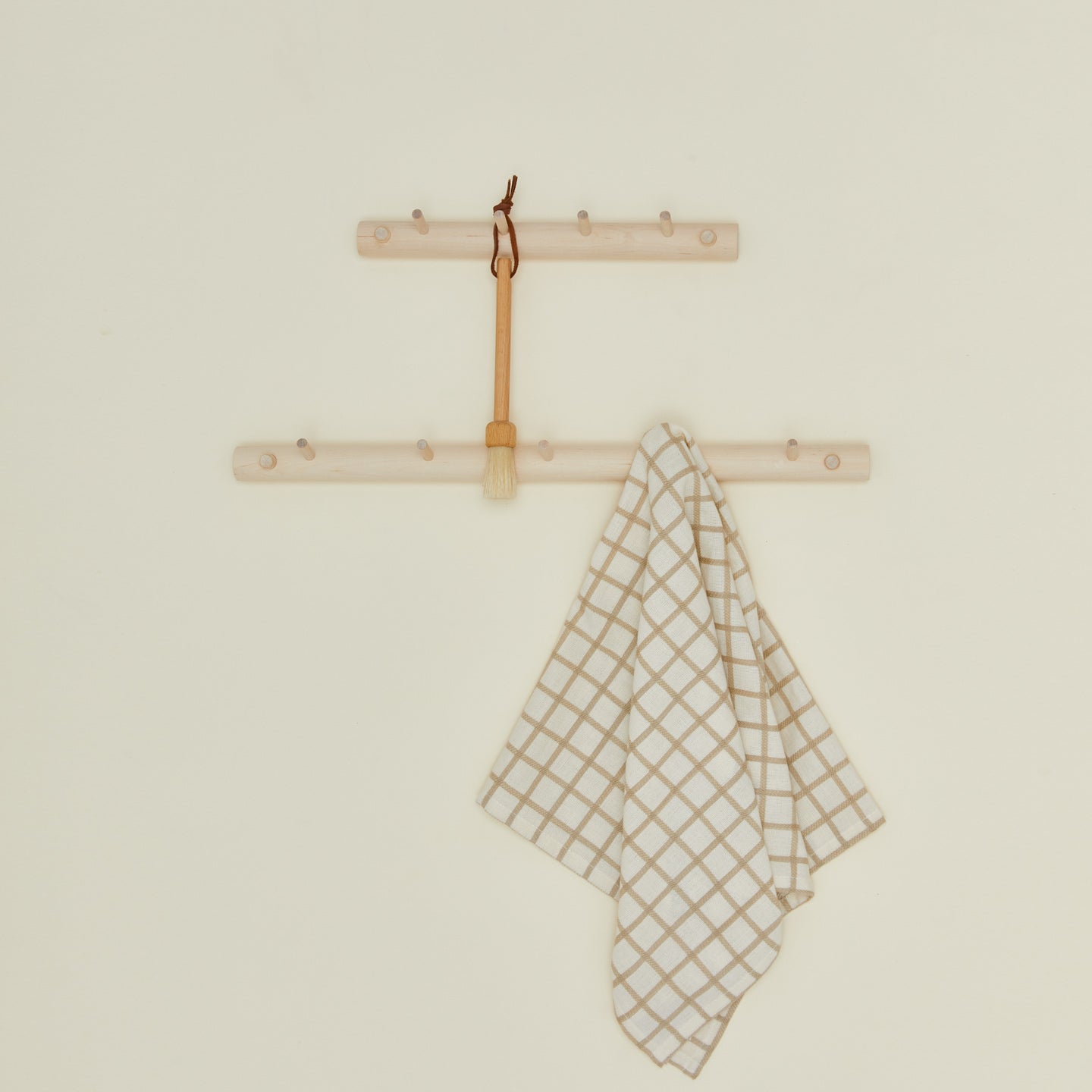 Oksa coat rack family with towel and brush