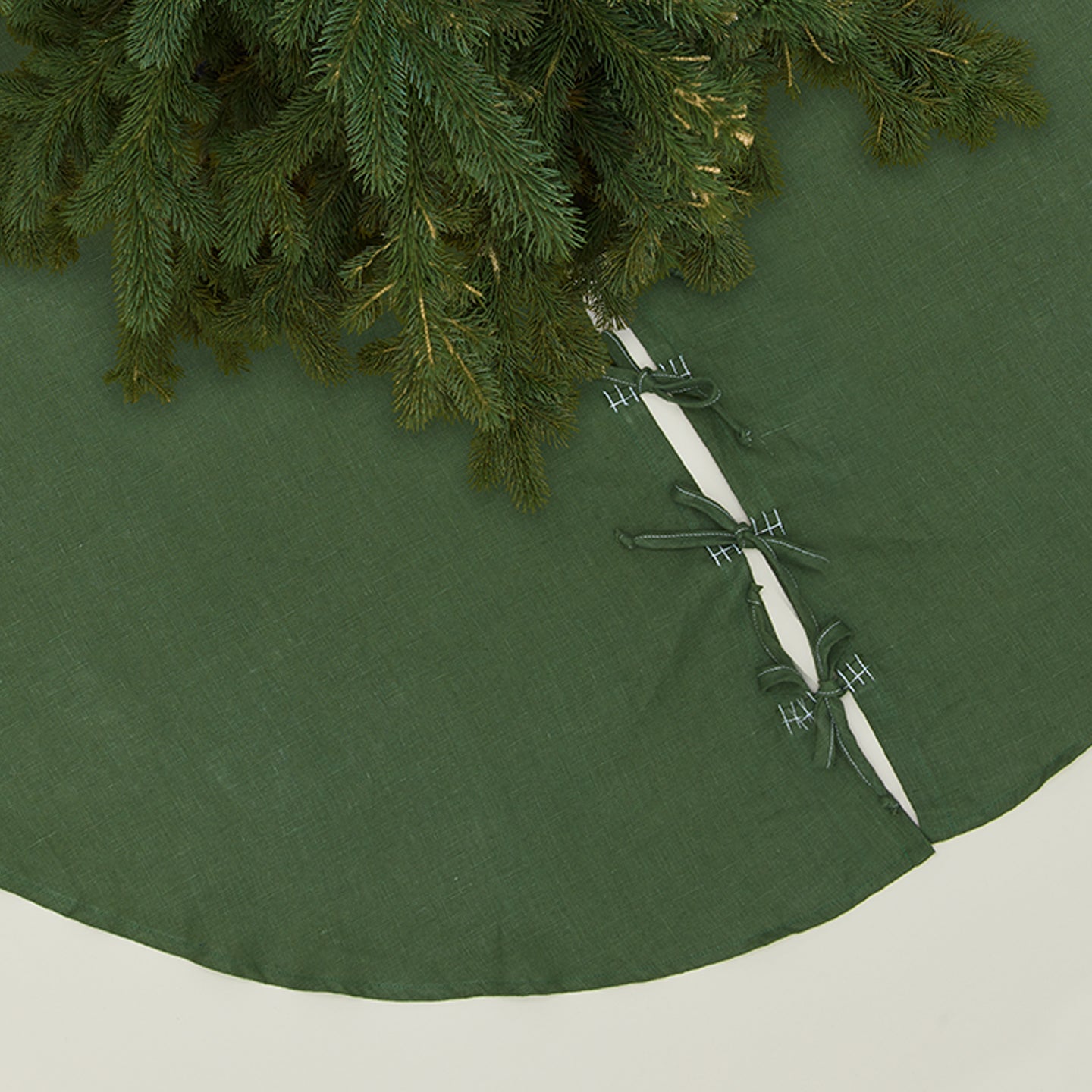 Simple Linen Tree Skirt - Olive